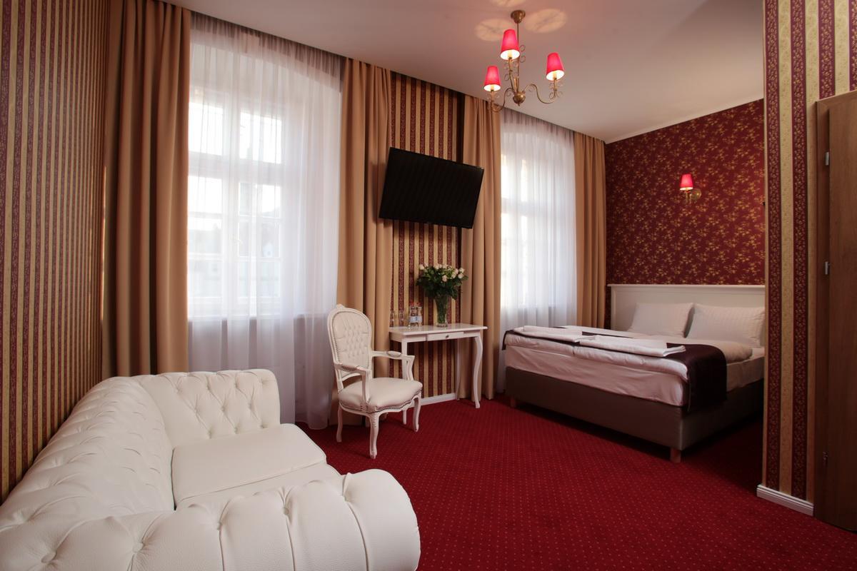 Hotel Court Park Nysa Exterior foto