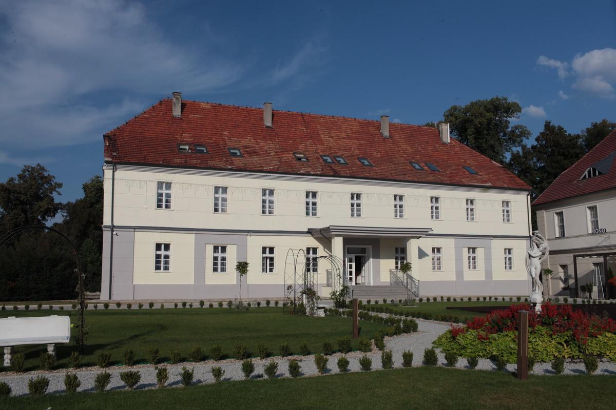 Hotel Court Park Nysa Exterior foto